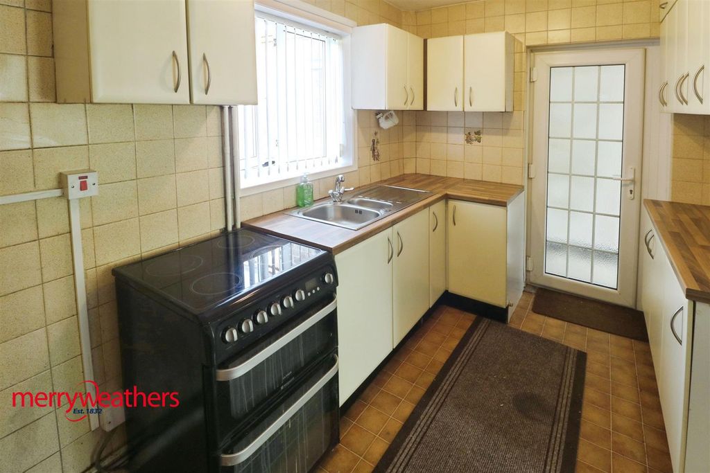 Property photo 3 of 20 Kitchen