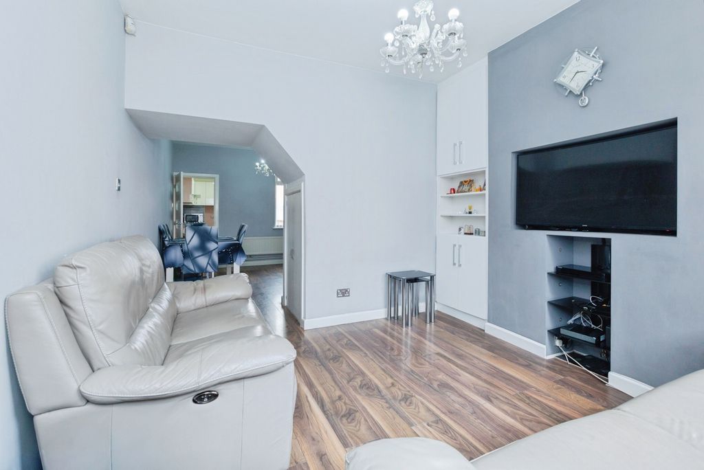 Property photo 1 of 18 Pbox-Img.Jpg