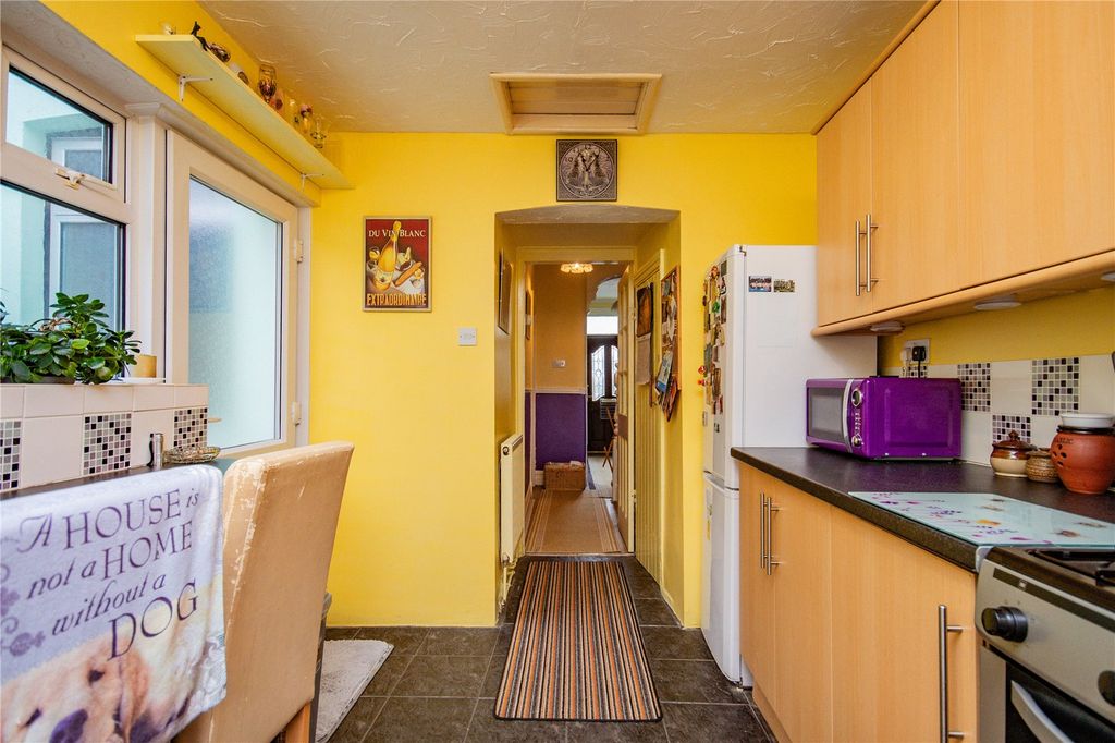 Property photo 2 of 15 Kitchen