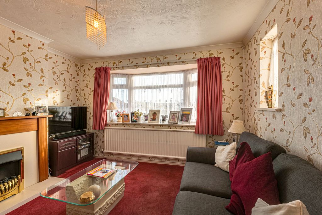 Property photo 2 of 17