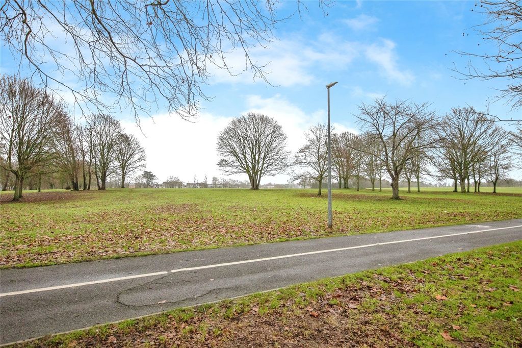 Property photo 2 of 9 Picture No. 44