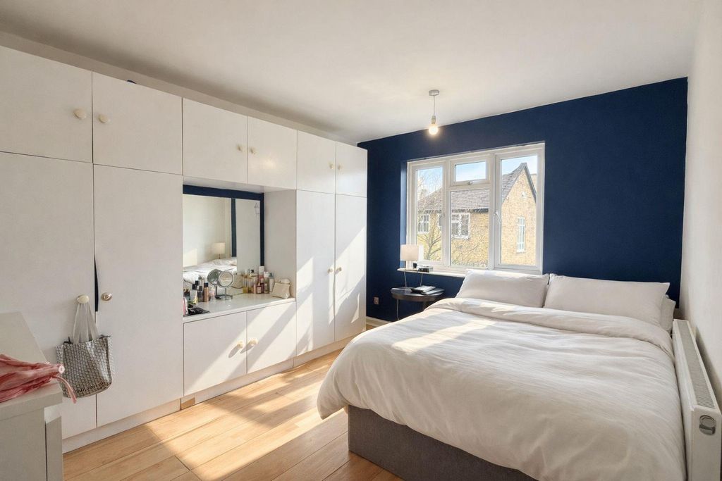 Property photo 2 of 9 India Dock Rd, E14 House For Sale By Barrain Londo