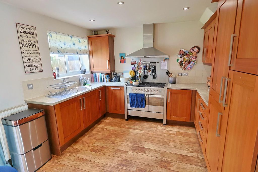 Property photo 3 of 19 Kitchen/Diner