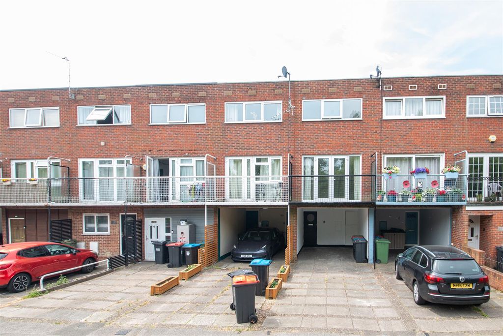 Property photo 1 of 15 143Water.Jpg