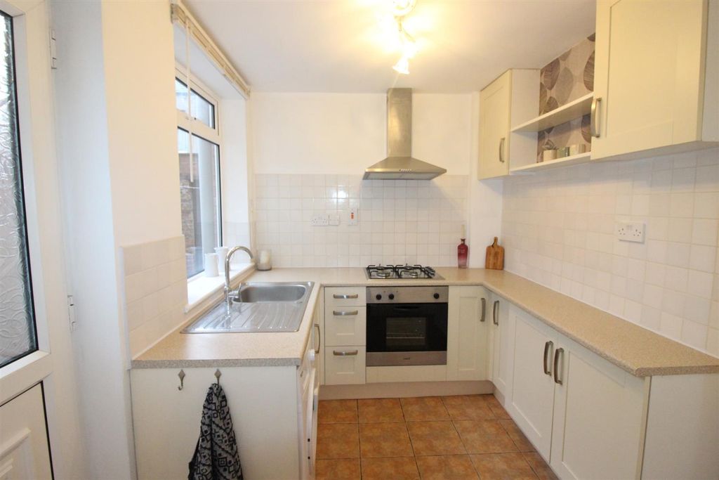 Property photo 2 of 11 Kitchen.Jpg