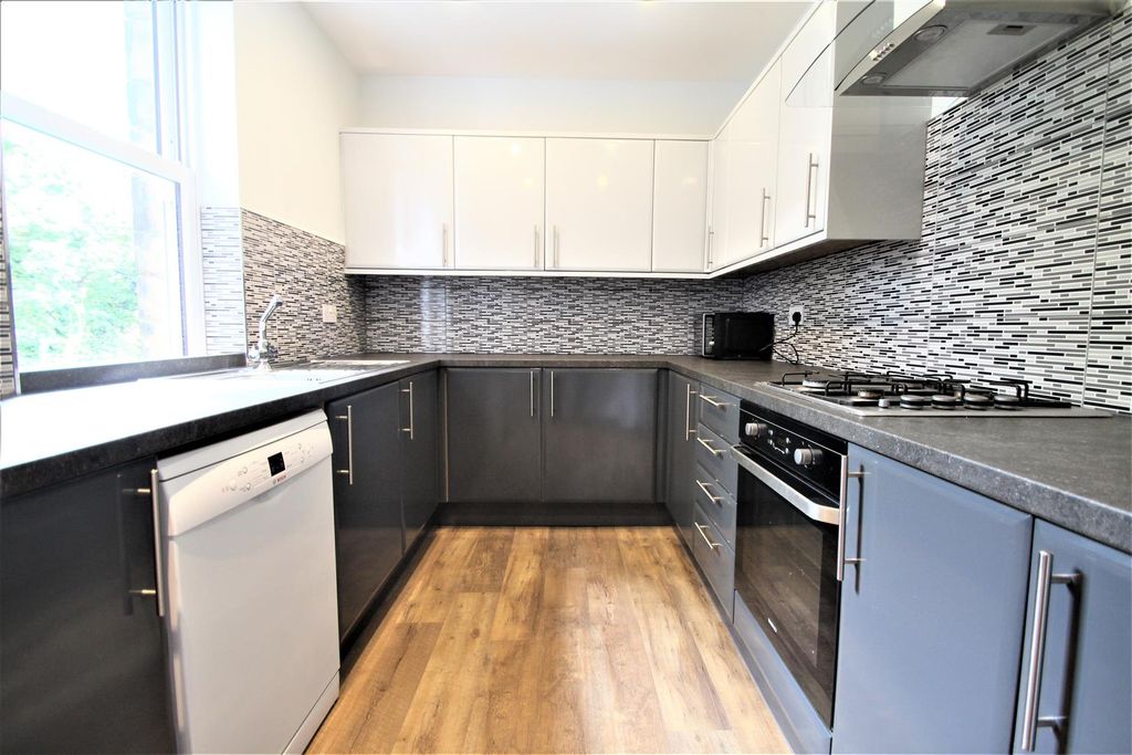 Property photo 3 of 36 Kitchen 3.Jpg