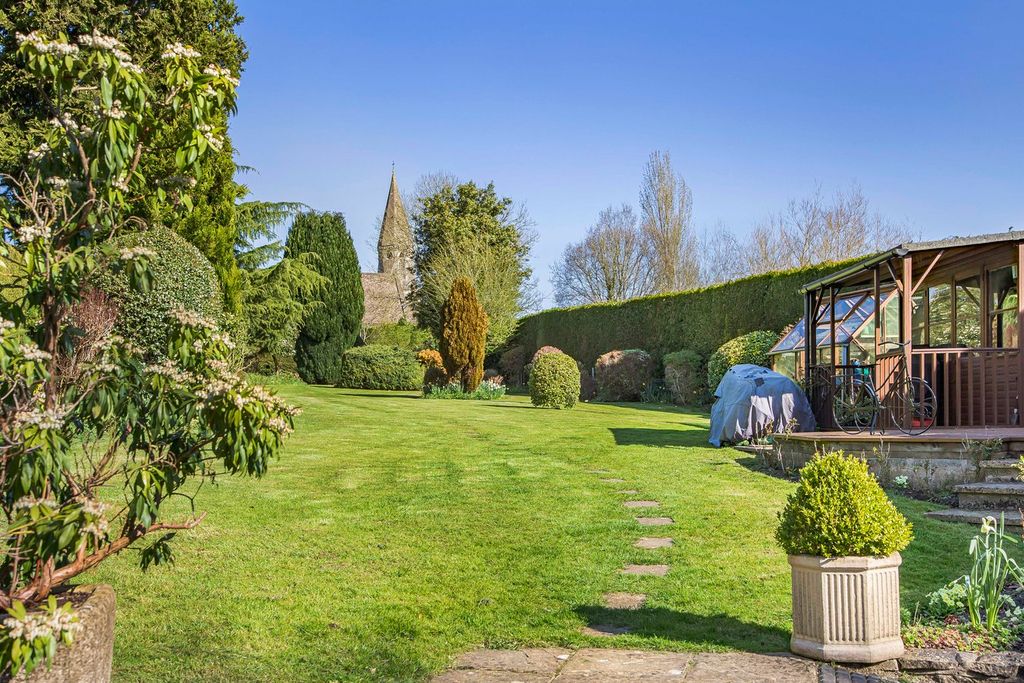 Property photo 2 of 33