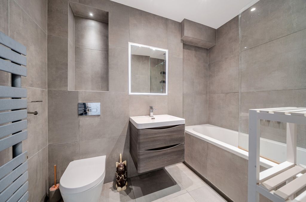Property photo 1 of 20 1363572-10-68E3A7...