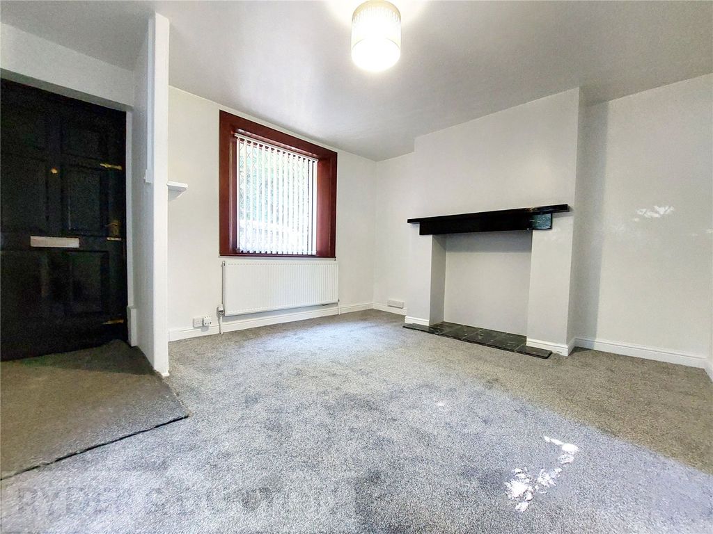 Property photo 2 of 18 Lounge