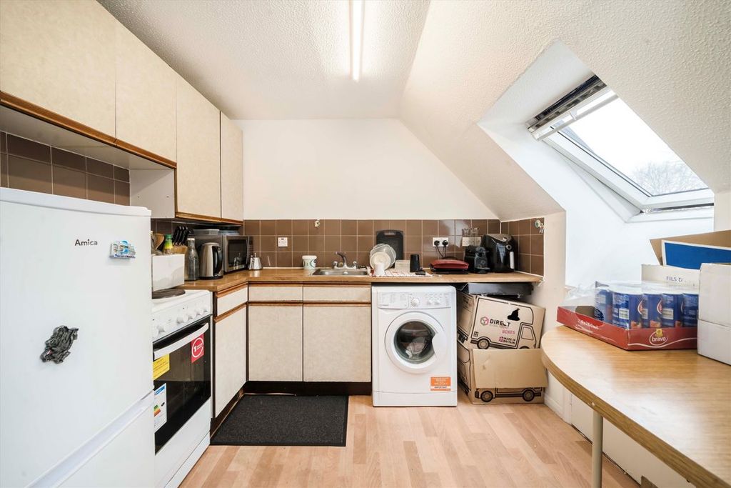 Property photo 3 of 4