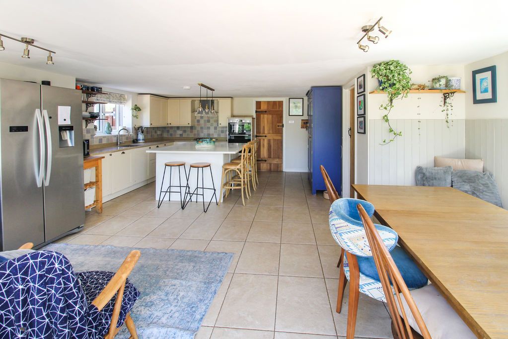 Property photo 3 of 27 Kitchen/Dining Room