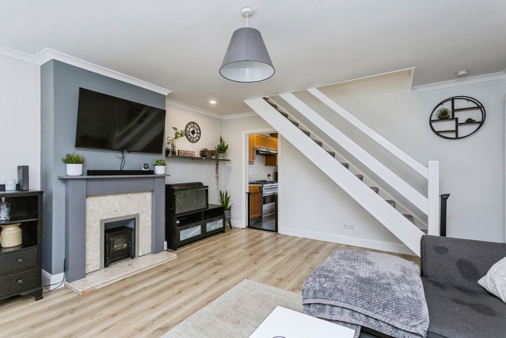 Property photo 2 of 17 Photo