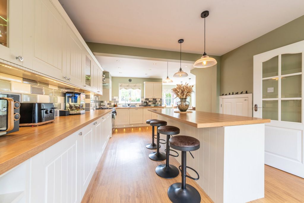 Property photo 2 of 43