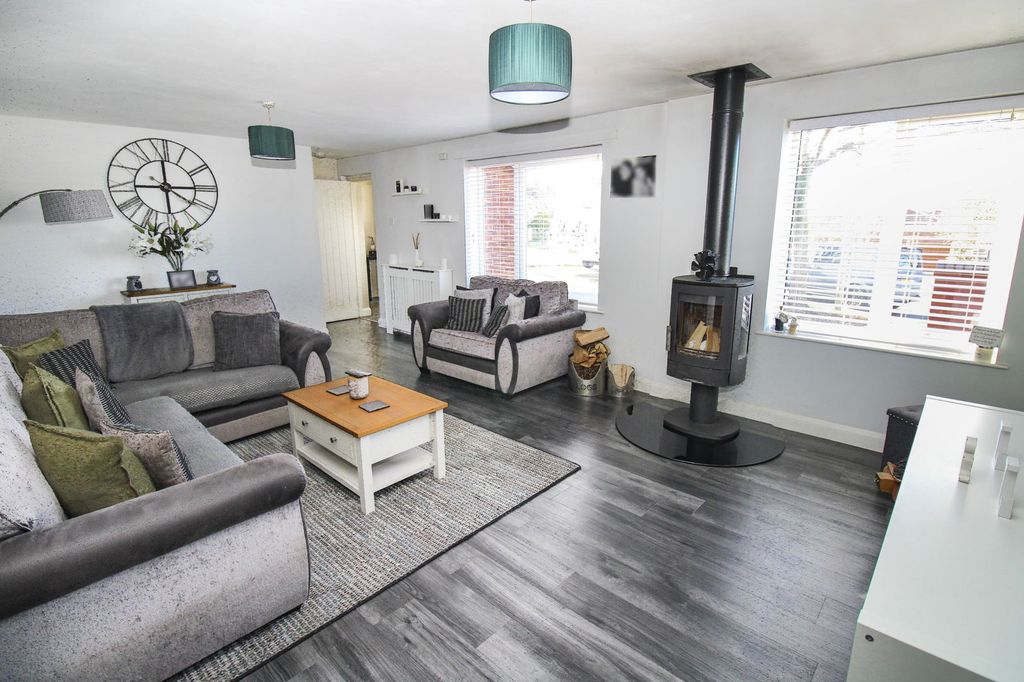 Property photo 3 of 35