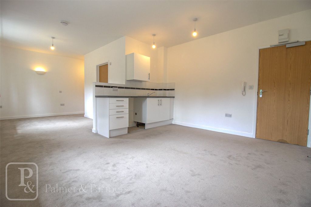 Property photo 2 of 25 Studio