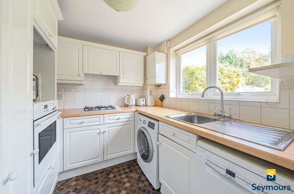 Property photo 3 of 14 Kitchen