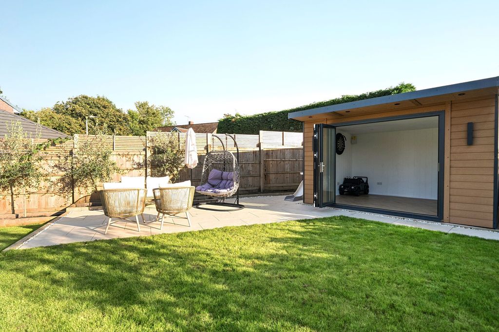 Property photo 2 of 27