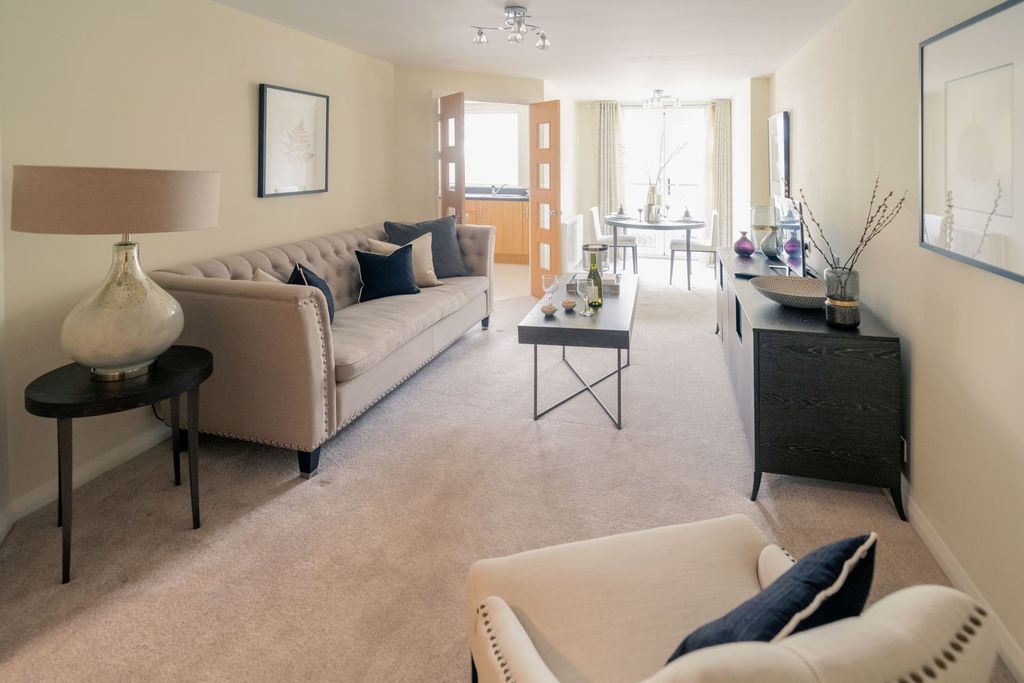 Property photo 1 of 20 Typical Lounge