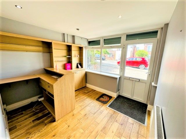 Property photo 3 of 25 Hall