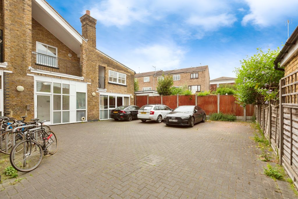 Property photo 1 of 20 Communal Courtyard