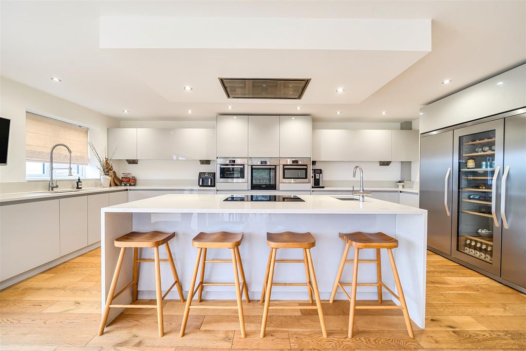 Property photo 2 of 29 Kitchen 2.Jpg