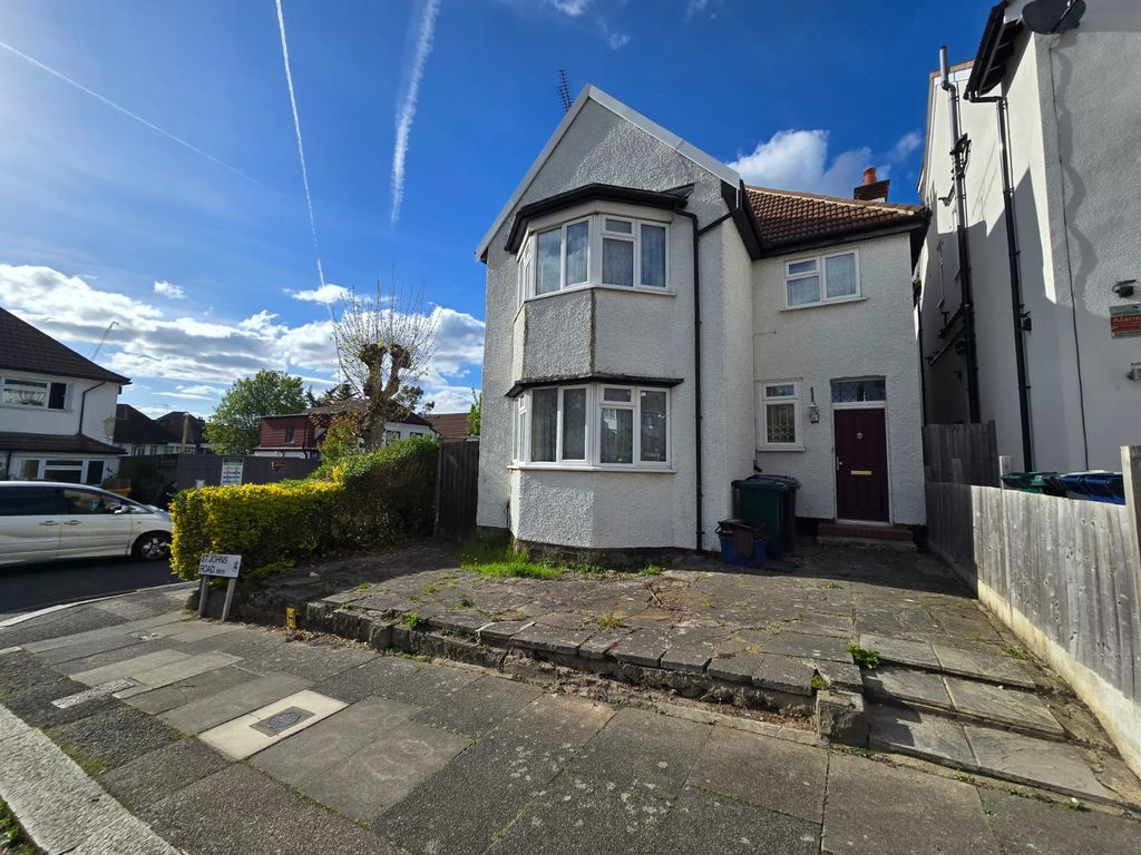 Property photo 1 of 7 2 Bed Flat To Rent St. Johns Road, London Nw11