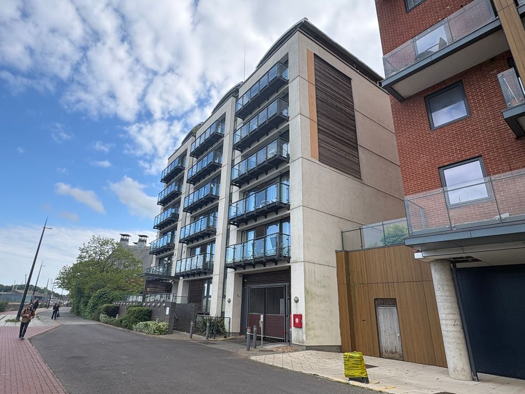 Property photo 1 of 12 Stoke Quay