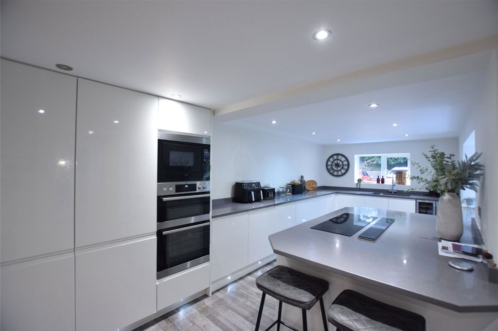 Property photo 3 of 16 Kitchen