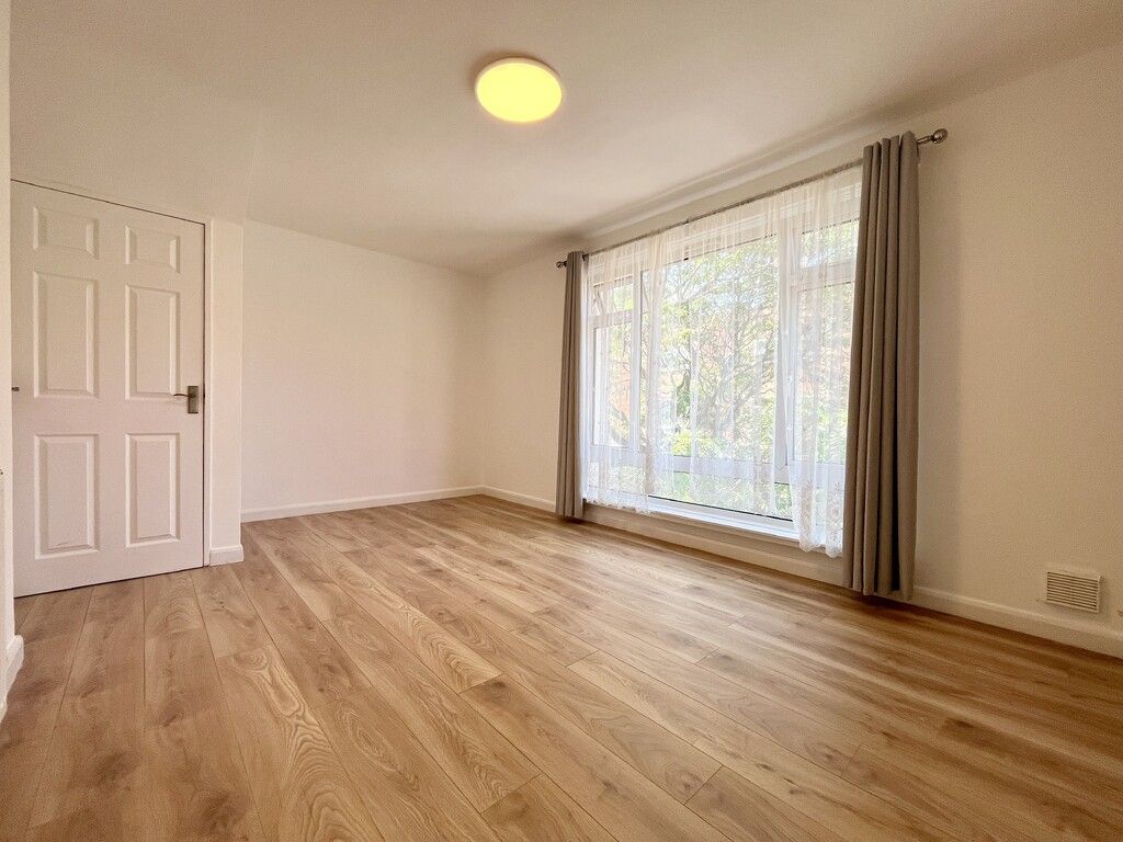 Property photo 2 of 10 Living Room