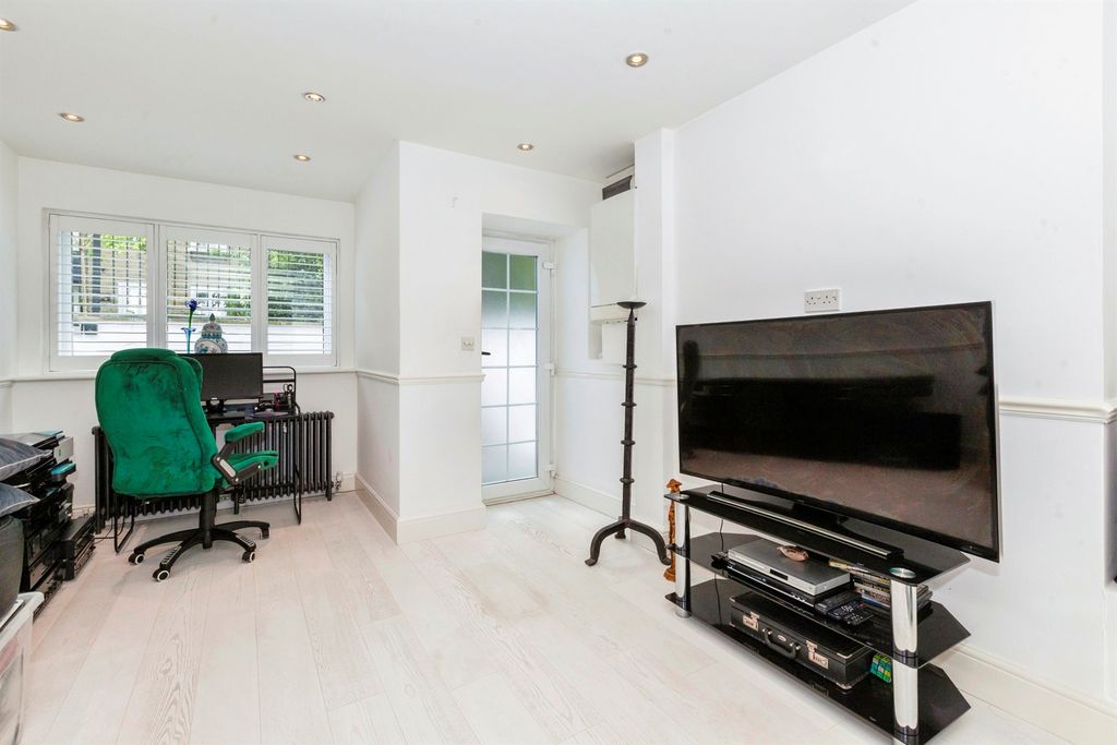 Property photo 3 of 17