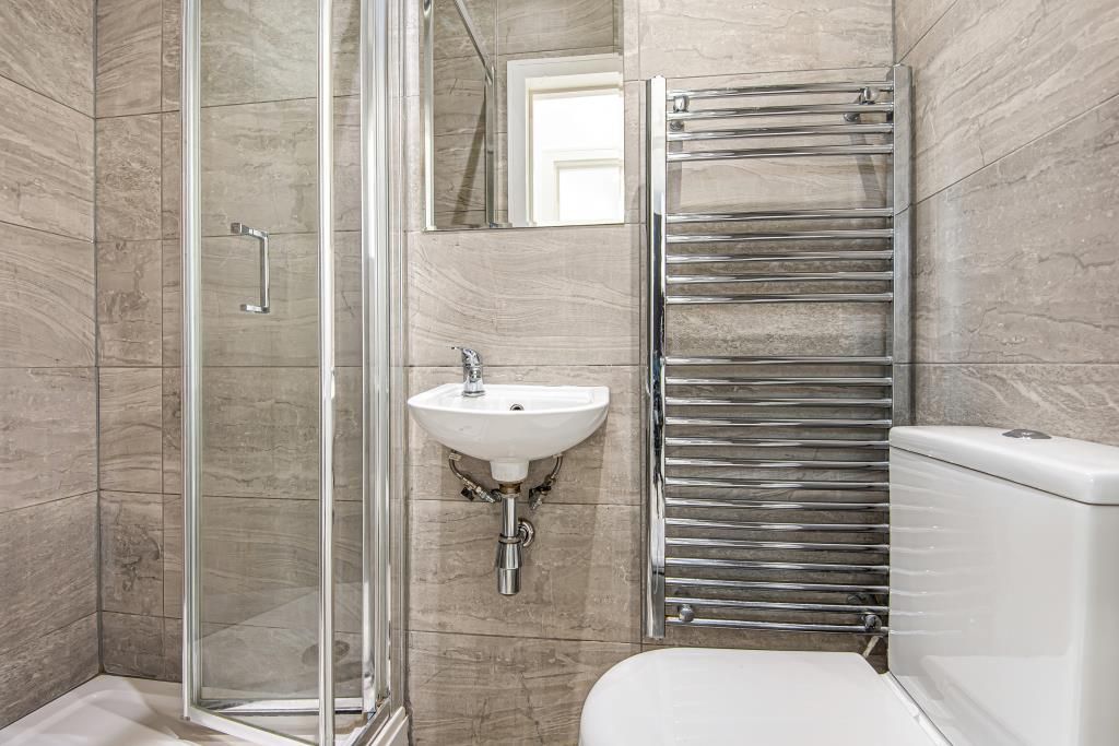 Property photo 3 of 10 Bathroom