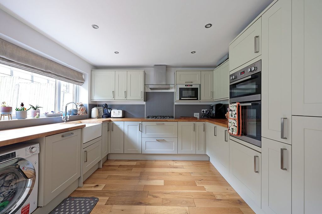 Property photo 2 of 24 4391035