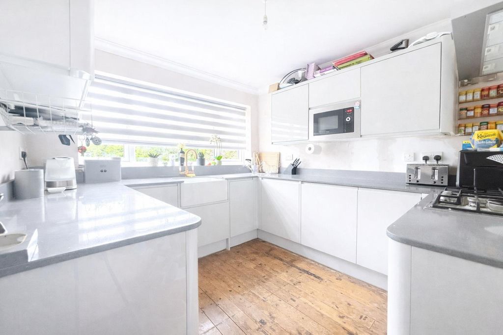 Property photo 2 of 12 d6B21307-E1F4-42A2-A5c7-Bda1E97Ae9F5.Png