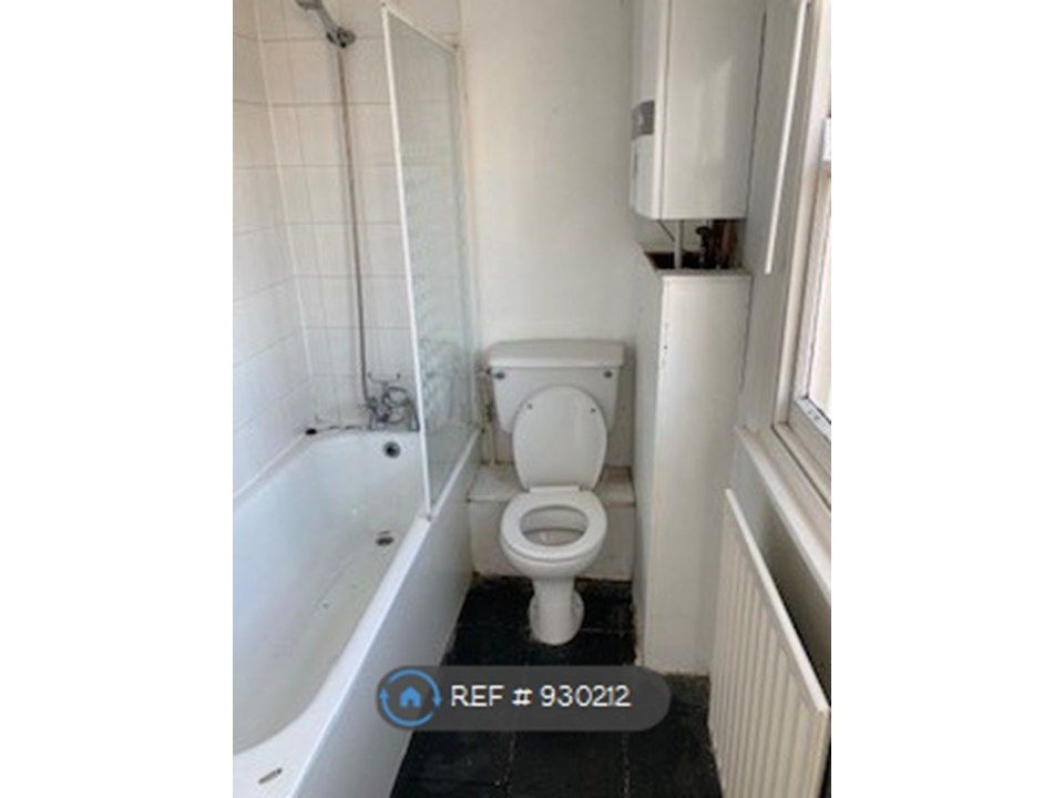 Property photo 2 of 15 Bathroom