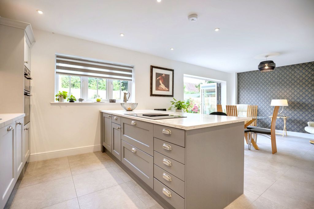 Property photo 1 of 28