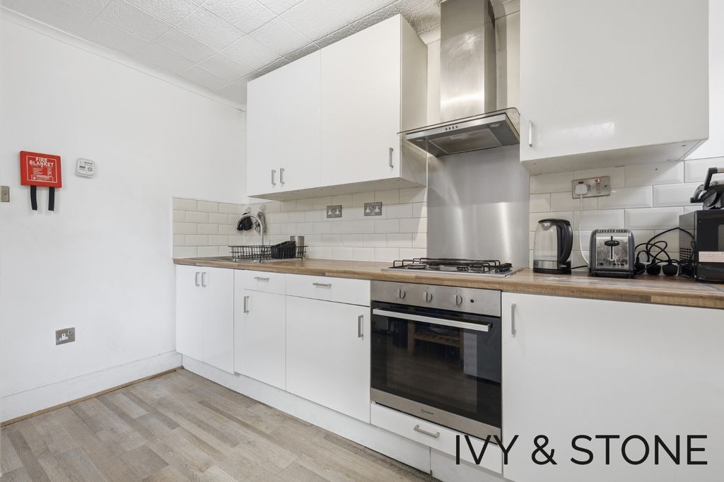 Property photo 3 of 11 4337354