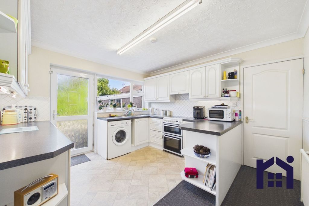 Property photo 3 of 20 Dining Kitchen