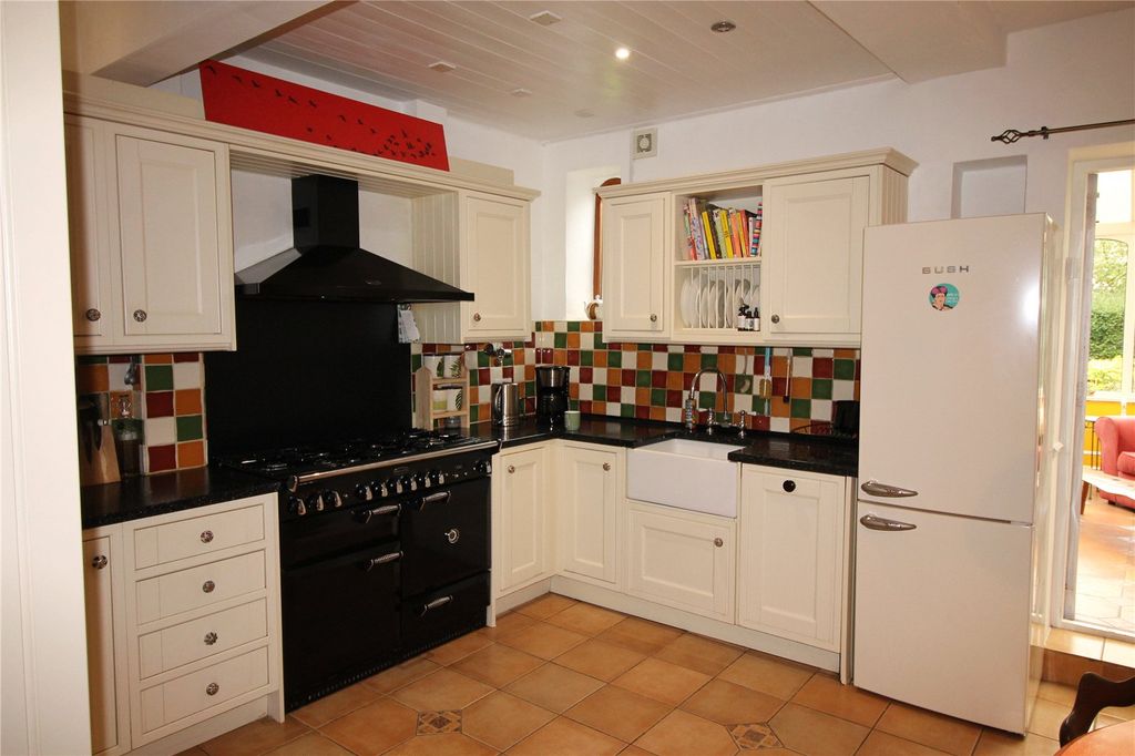 Property photo 2 of 20 Picture No. 53
