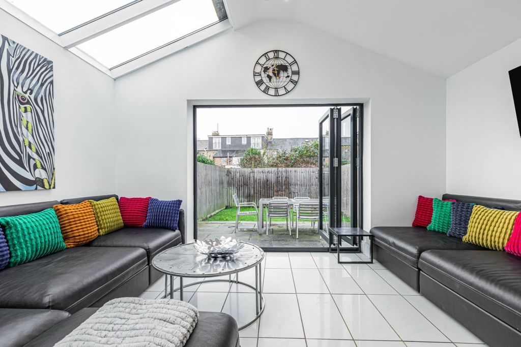 Property photo 3 of 22 Kitchen