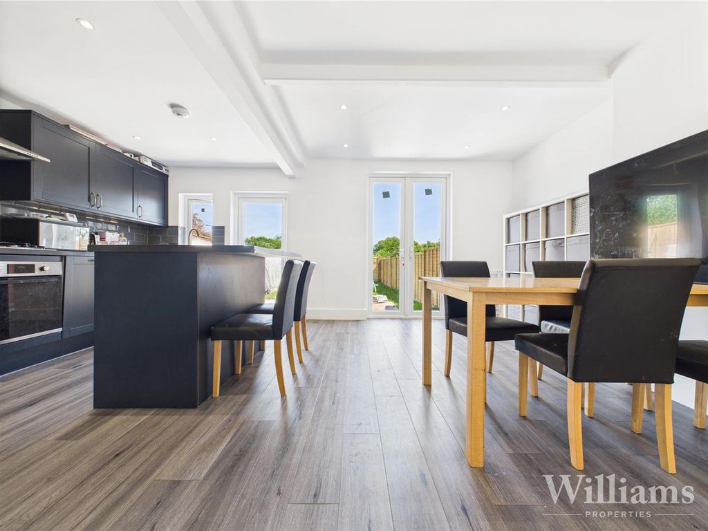 Property photo 3 of 13 Cam02861G0-Pr0396-Still014.Jpg