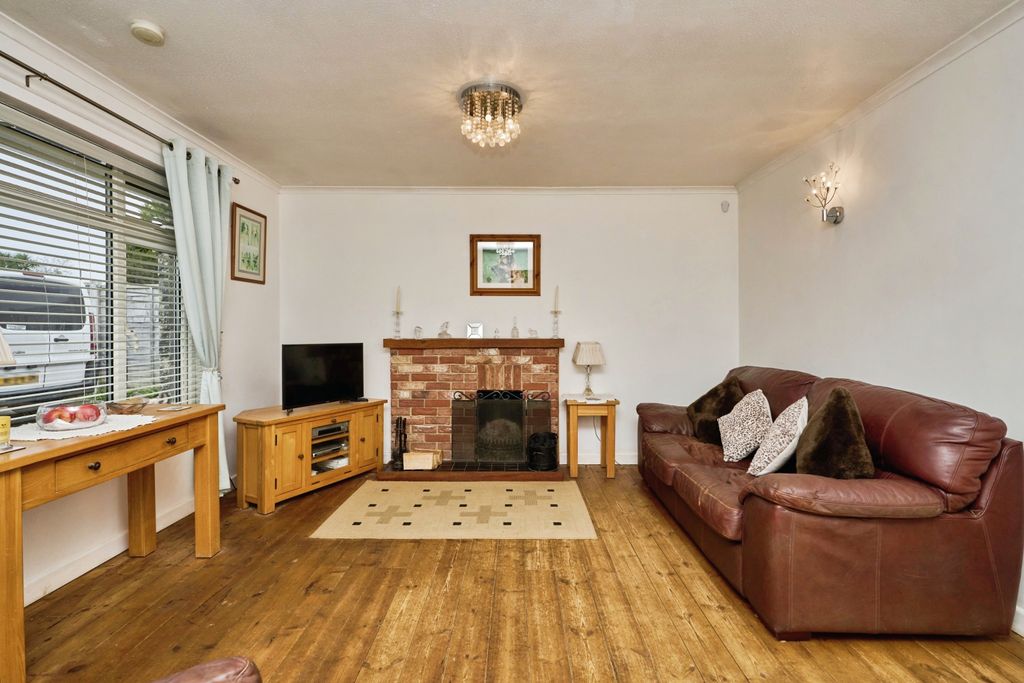 Property photo 3 of 13 Living Room