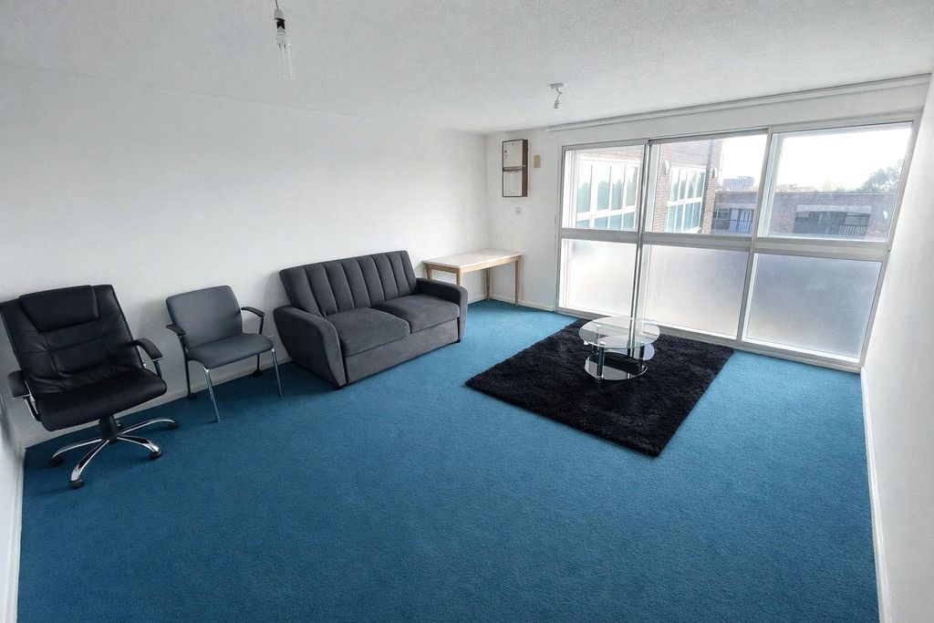 Property photo 2 of 6 Lounge