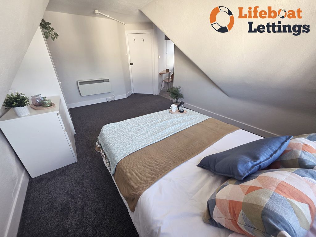 Property photo 2 of 7 Bedroom 8B