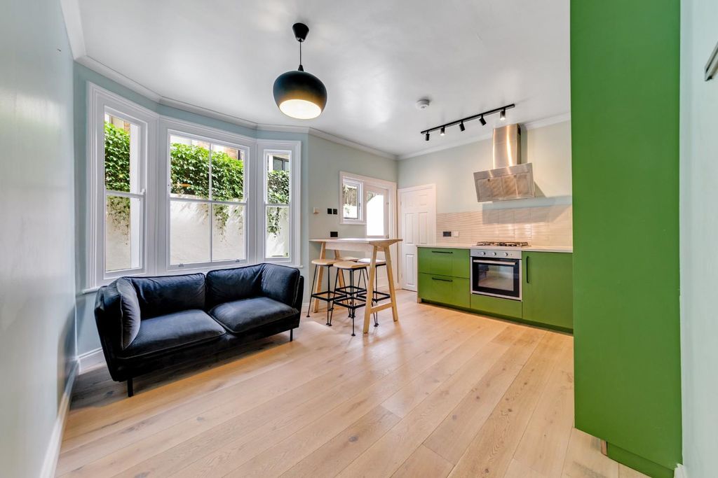 Property photo 1 of 12 86537-Jm-Propworld-24A Oaksford Avenue -11.Jpg