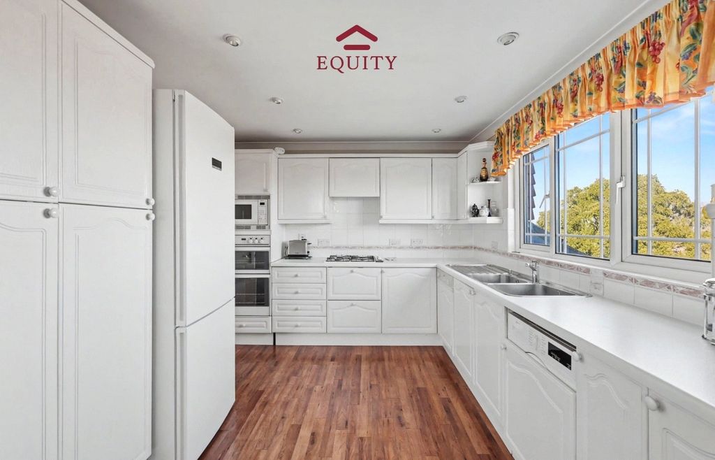 Additional image 9 of 3 bed flat for saleCulloden Road, Enfield EN2