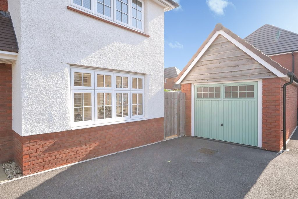Property photo 2 of 28