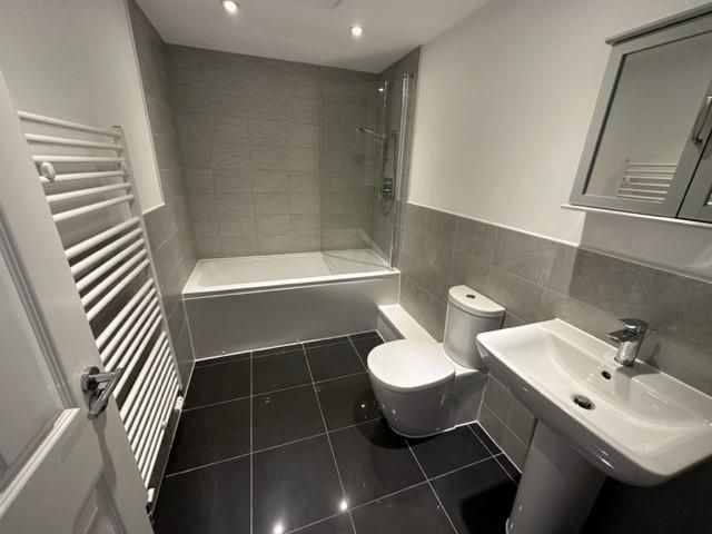 Property photo 1 of 10 Bathroom.Jpg
