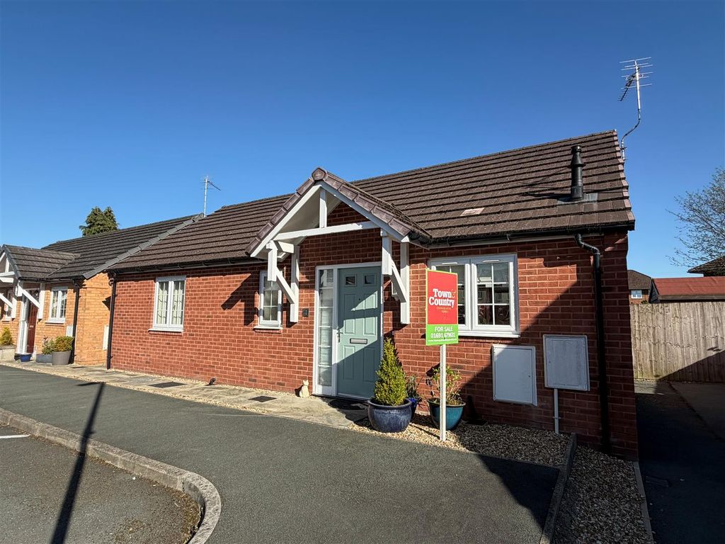 Property photo 1 of 12 Accommodation Comprises