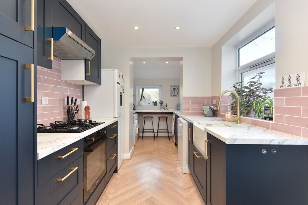 Property photo 2 of 20 5518439