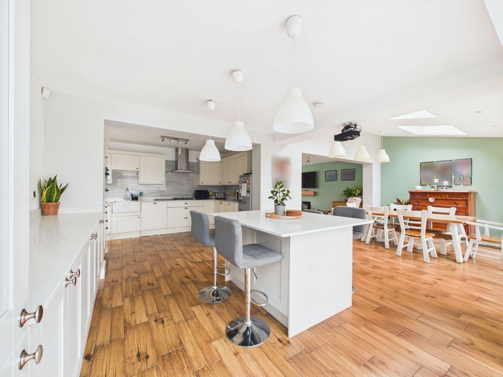 Property photo 2 of 21 Open-Plan Living